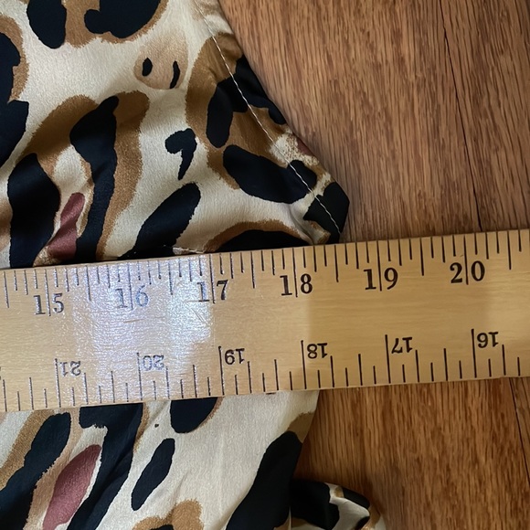 Beautiful Preowned wrap dress size Large animal print lined bottom HYFYE HYFVE - Picture 8 of 11